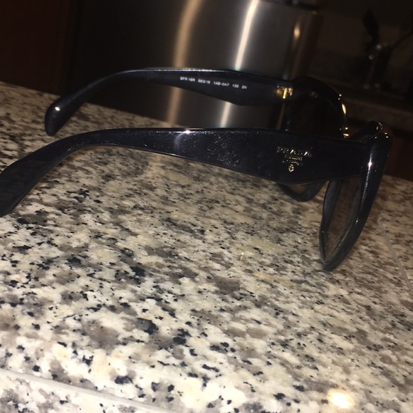 PRADA black sunglasses great condition - Picture 3 of 3